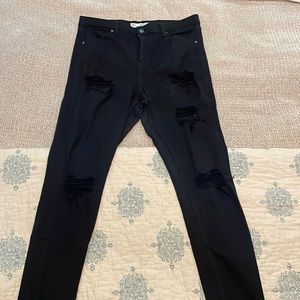 Destroyed high waisted black jeans